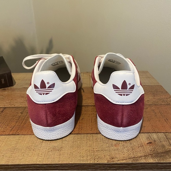 NWOB Adidas Gazelle Sneakers - Picture 4 of 6